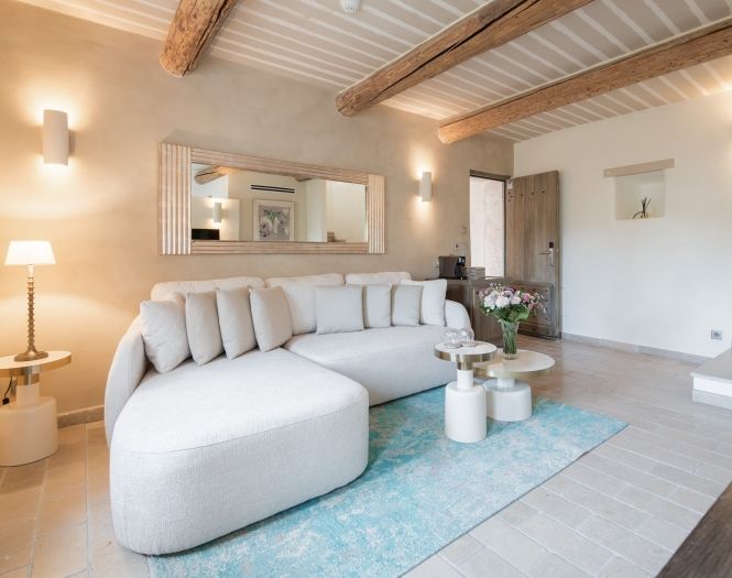 family suite
large family suite 5 star luxury hotel in Provence, Luberon